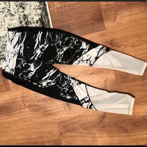 Avia Black and White Fitness Workout Leggings XS 2